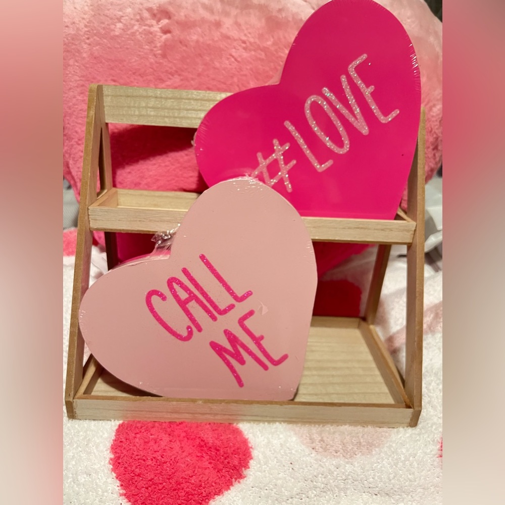 Conversation wood heart sit about